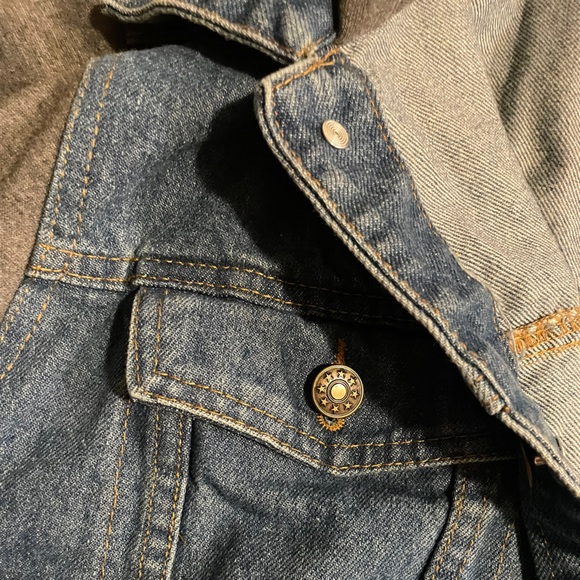 Jean jacket with fleece sleeves - Picture 4 of 5